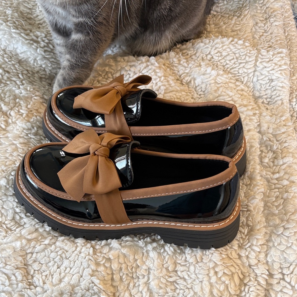 Elegant Black and Brown Women's Loafer with bow
New-never worn size 41- 10us